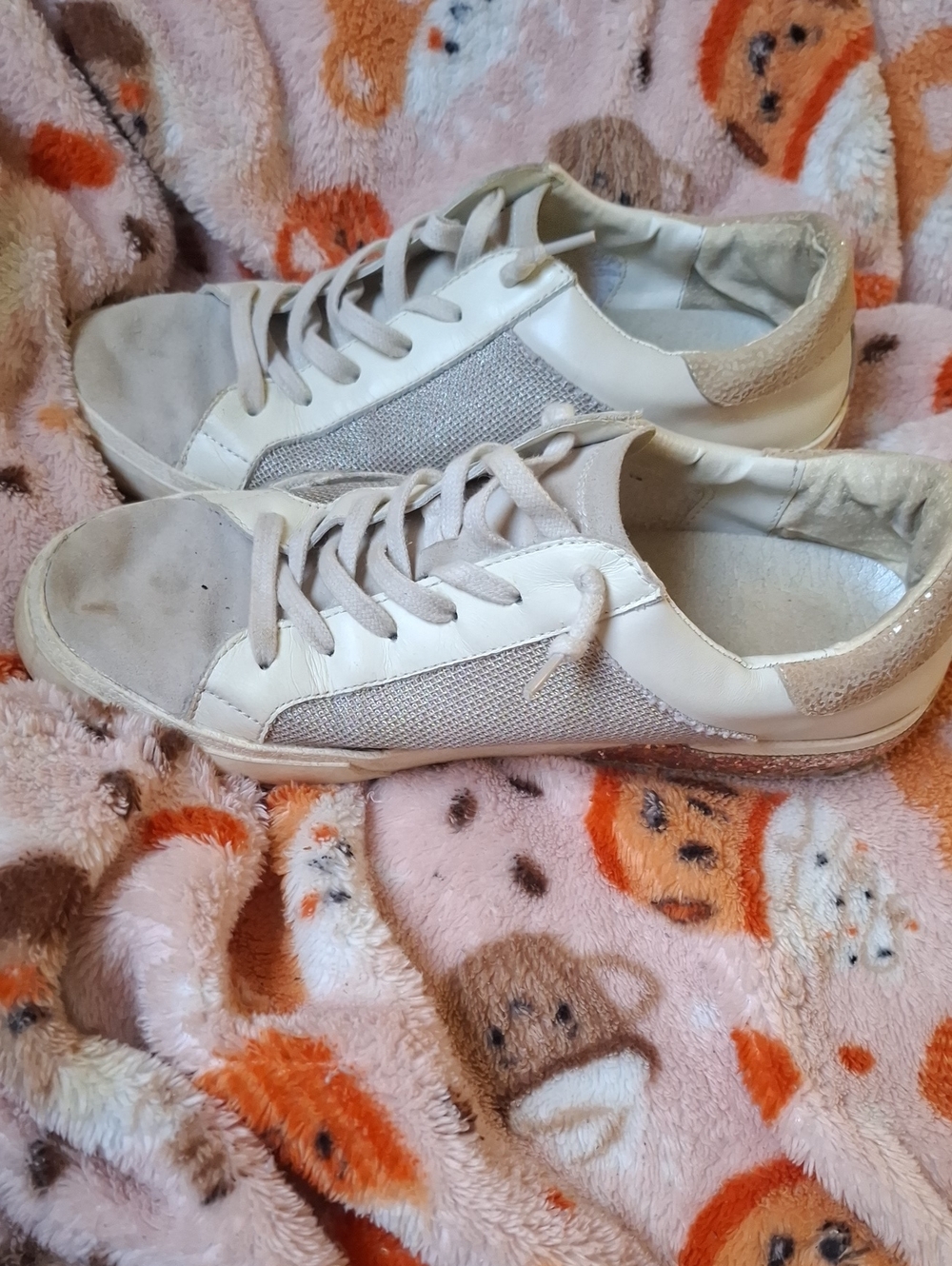 Dolce Vita Cream and Beige Low-Top Sneakers